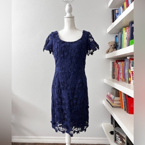 Lilly Pulitzer Marta Dress in True Navy, Truly Floral Lace, Size 10 - Picture 2 of 15